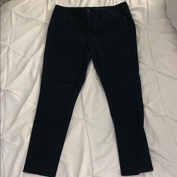 Like New Dark Wash Skinny Jeans - Picture 2 of 5